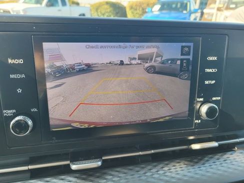 Used 2022 Kia Carnival LX image 21