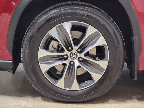 Used 2022 Toyota Highlander XLE image 28