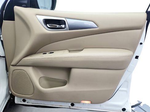 Used 2020 Nissan Pathfinder SL image 27