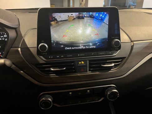 Used 2025 Nissan Altima 2.5 SV image 17