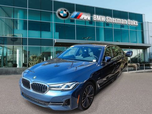 Used 2023 BMW 530e w/ Convenience Package image 2