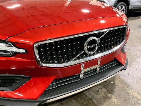 Used 2020 Volvo V60 T5 Cross Country w/ Protection Package image 30
