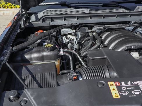 Used 2018 Chevrolet Silverado 1500 LTZ Z71 w/ Redline Edition AWD/4WD image 12