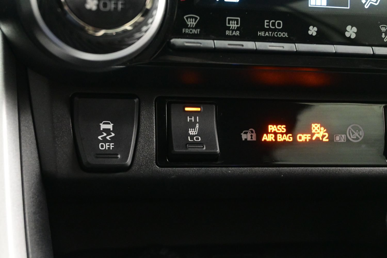Used 2024 Toyota RAV4 XLE w/ Weather Package AWD/4WD image 22