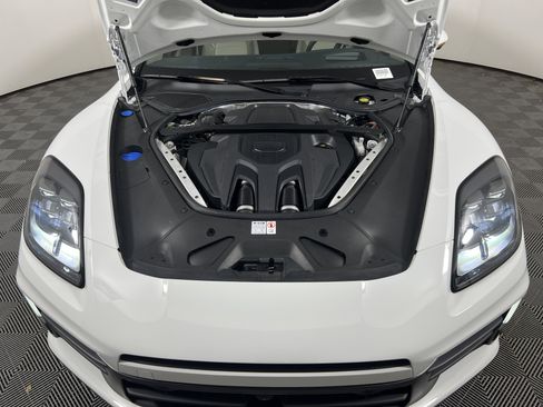 Certified 2025 Porsche Panamera image 22