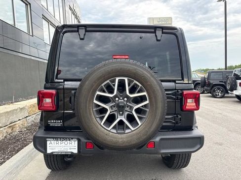 Used 2024 Jeep Wrangler Unlimited Sahara AWD/4WD image 4