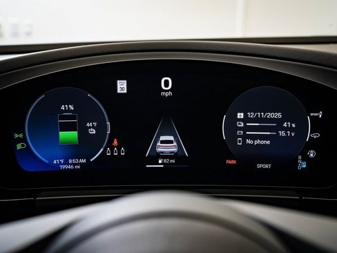 Certified 2024 Porsche Macan 4 Electric image 33