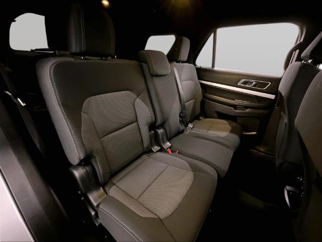 Used 2017 Ford Explorer XLT FWD image 27