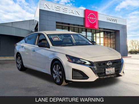 Certified 2025 Nissan Altima 2.5 S image 2