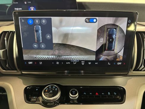 Used 2025 Ford Expedition Active AWD/4WD image 36