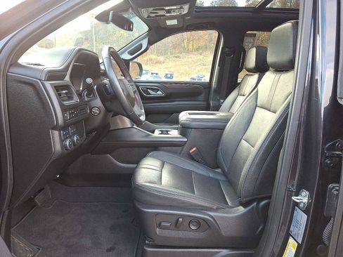 Used 2022 Chevrolet Tahoe RST w/ Luxury Package image 16