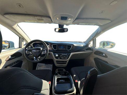 Used 2019 Chrysler Pacifica Touring Plus image 14