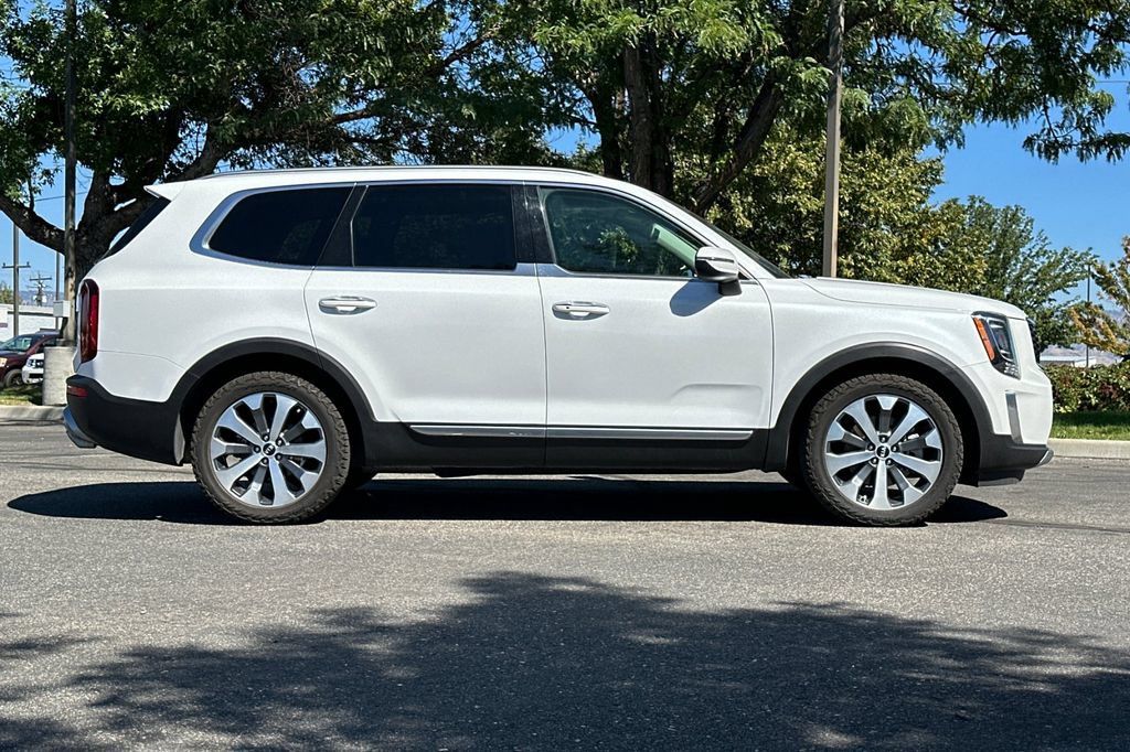 Used 2020 Kia Telluride S w/ S 8 Passenger Seating Package AWD/4WD image 3