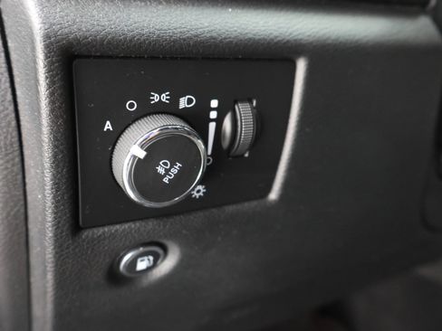 Used 2019 Jeep Grand Cherokee Laredo image 40