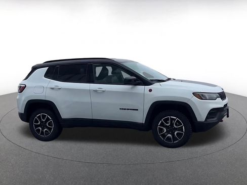 Used 2025 Jeep Compass Trailhawk image 16