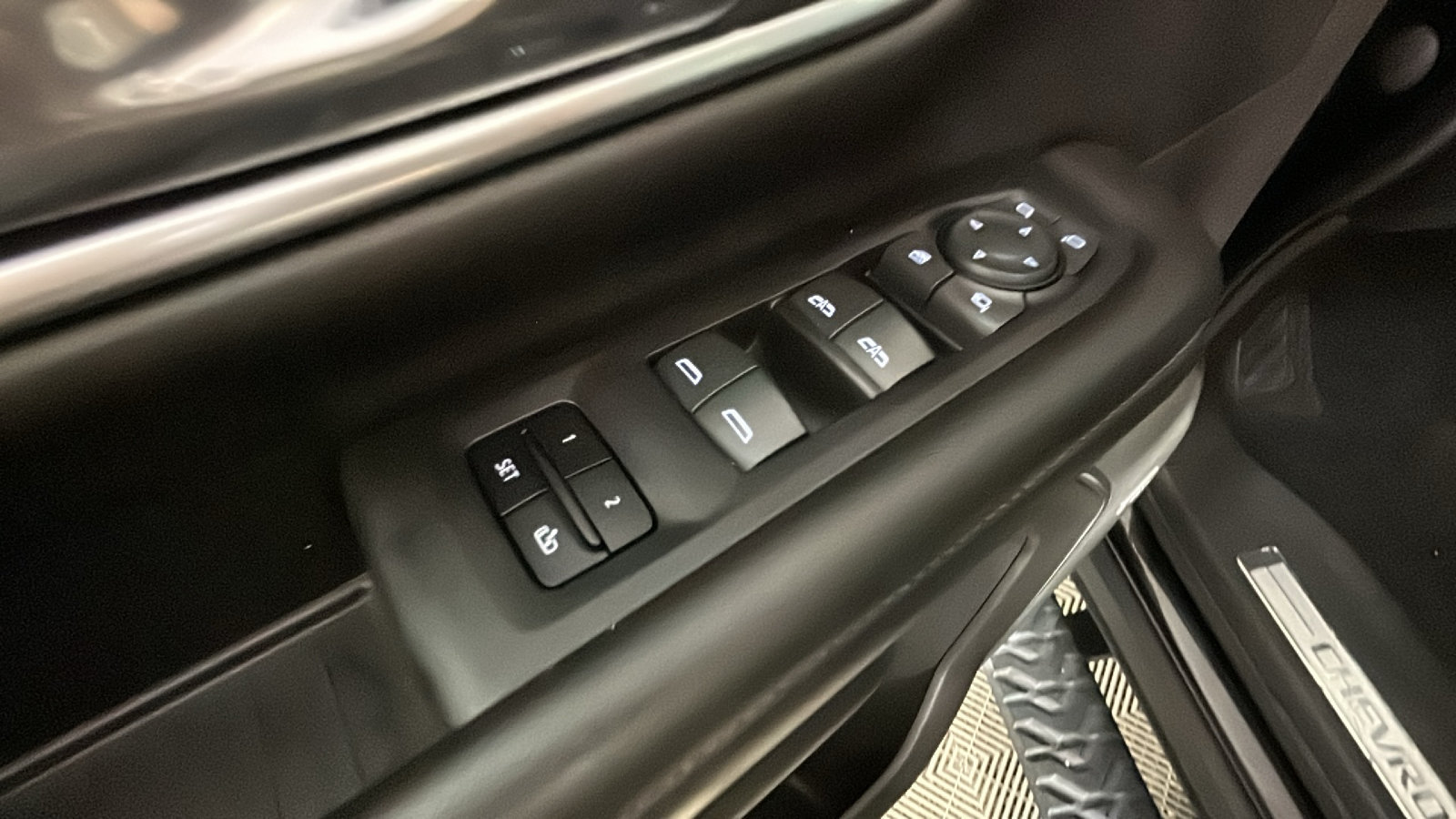 Used 2021 Chevrolet Tahoe Z71 w/ Z71 Signature Package AWD/4WD image 13