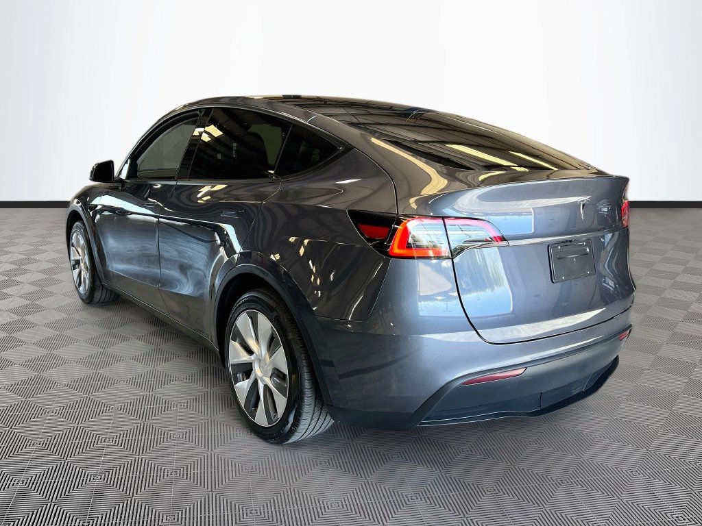 Used 2023 Tesla Model Y 2WD image 5