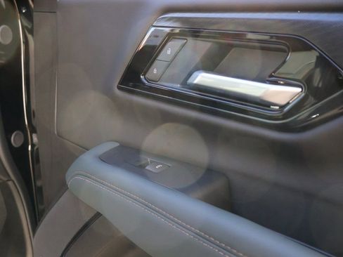New 2026 GMC Yukon XL AT4 w/ AT4 Premium Plus Package AWD/4WD image 8