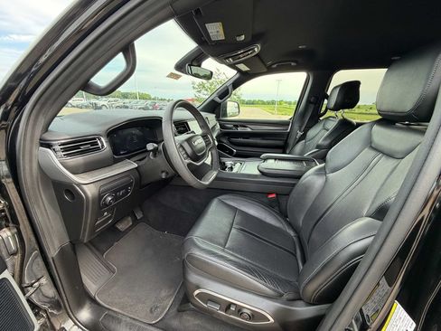 Used 2024 Jeep Wagoneer Series II w/ Flexible Seating Group AWD/4WD image 16