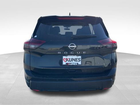 Used 2025 Nissan Rogue SV image 8