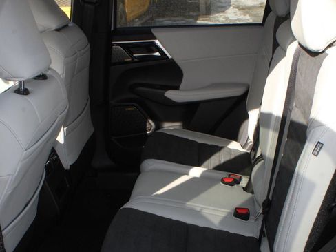 New 2026 Mitsubishi Outlander SE image 17