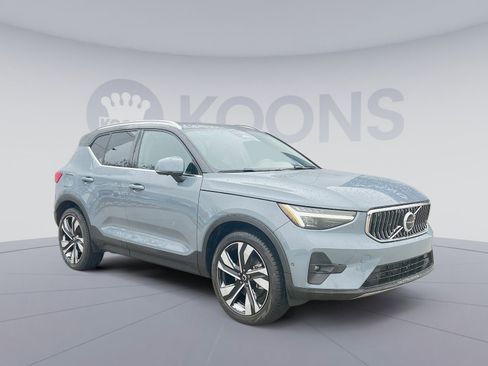 Certified 2023 Volvo XC40 B5 Ultimate w/ Protection Package Premier image 10