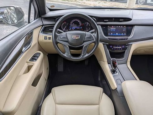 Used 2019 Cadillac XT5 FWD image 16