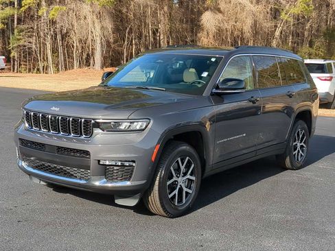 Used 2024 Jeep Grand Cherokee L Limited w/ Luxury Tech Group II image 4