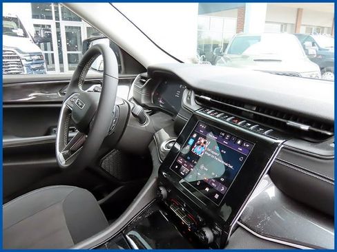 Used 2023 Jeep Grand Cherokee Laredo w/ Luxury Tech Group I AWD/4WD image 8