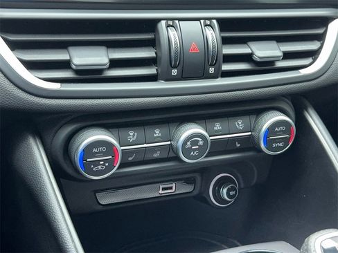 Used 2022 Alfa Romeo Giulia Veloce image 31
