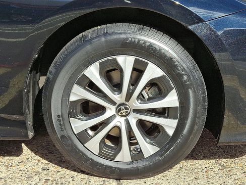 Used 2021 Toyota Prius Prime XLE image 6