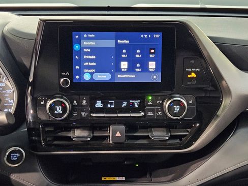 Certified 2025 Toyota Highlander XLE image 16