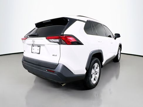 Used 2021 Toyota RAV4 XLE w/ Convenience Package image 4