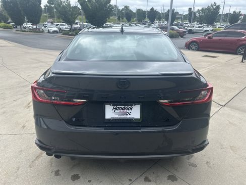 Used 2025 Toyota Camry SE w/ Convenience Package FWD image 8