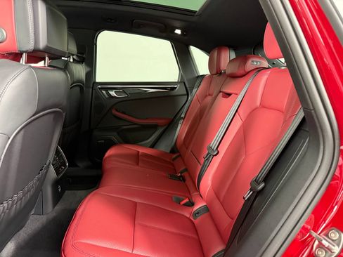 Certified 2026 Porsche Macan AWD/4WD image 23