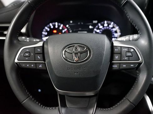 Certified 2024 Toyota Highlander LE image 12