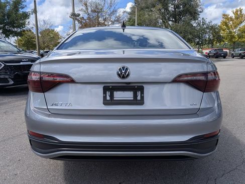 Used 2024 Volkswagen Jetta SE FWD image 5
