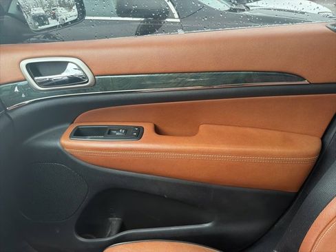 Used 2011 Jeep Grand Cherokee Overland Summit image 16