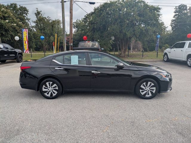 Used 2024 Nissan Altima 2.5 S FWD image 2