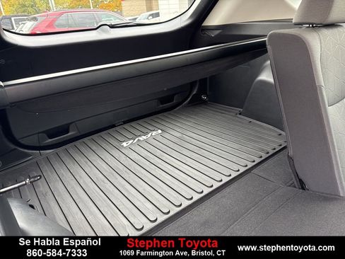 Used 2022 Toyota RAV4 XLE image 30