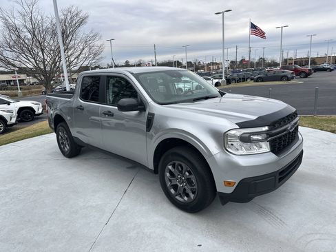 Used 2023 Ford Maverick XLT image 2