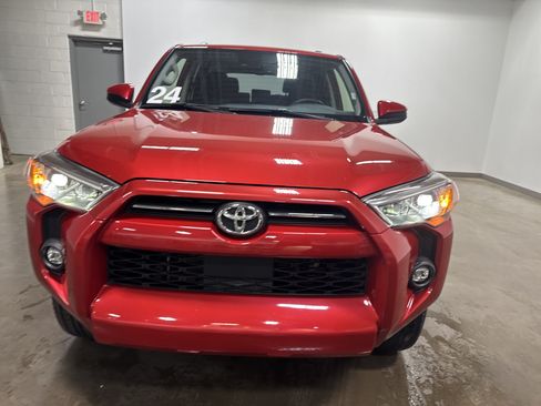 Used 2024 Toyota 4Runner SR5 AWD/4WD image 7