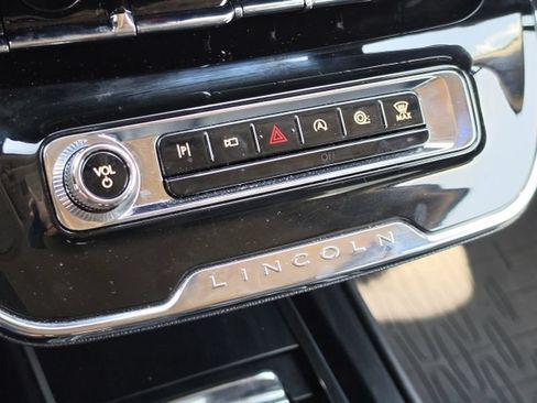 Used 2025 Lincoln Corsair AWD w/ Equipment Group 101A image 27
