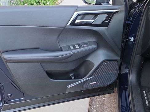 New 2026 Mitsubishi Outlander SE image 9