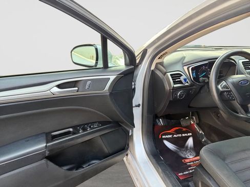 Used 2017 Ford Fusion SE FWD image 11
