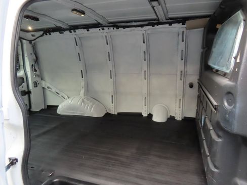 Used 2018 Chevrolet Express 2500 w/ Driver Convenience Package RWD image 14