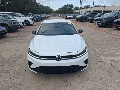Used 2025 Volkswagen Jetta Sport FWD image 5