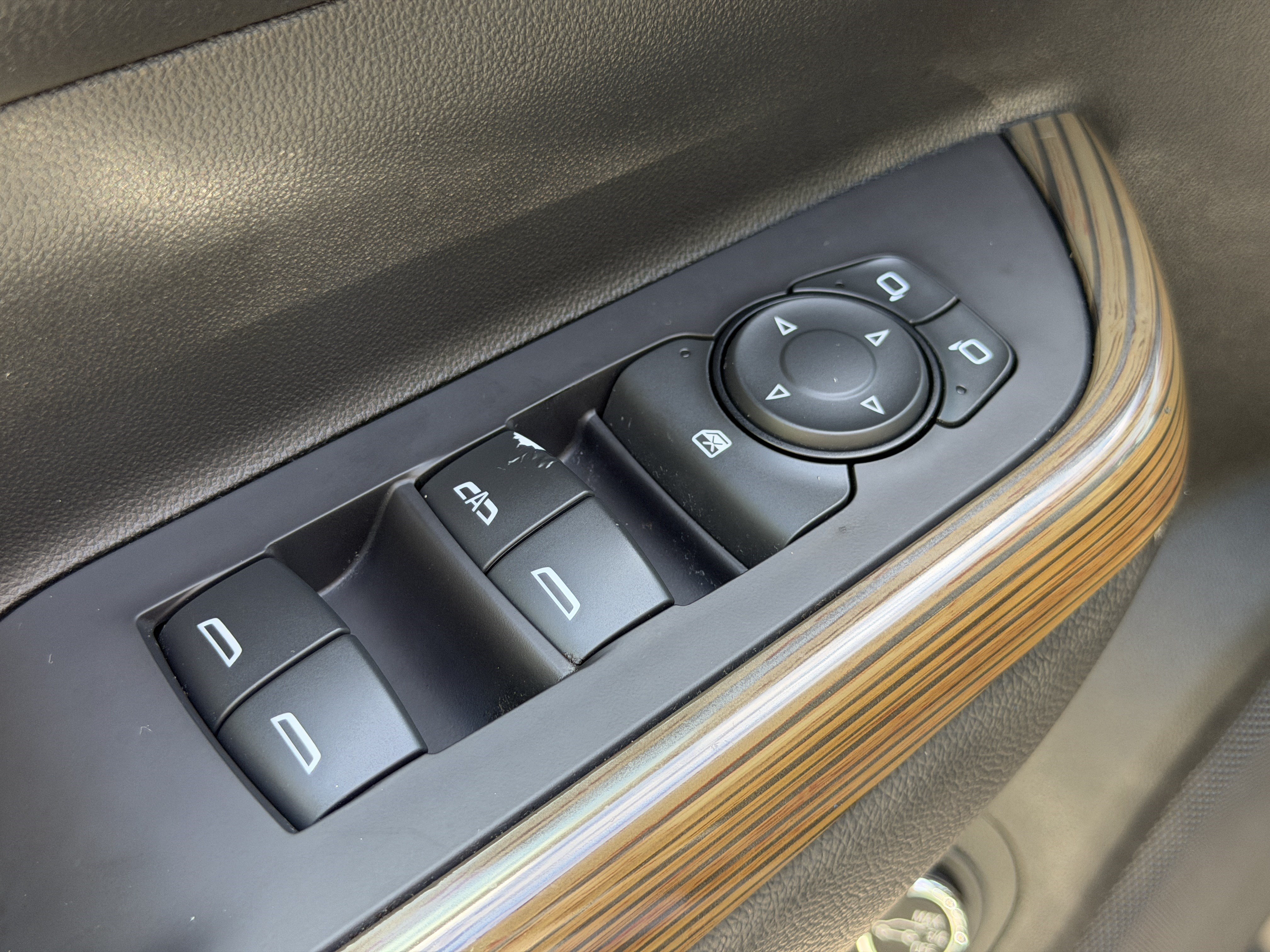 Used 2021 GMC Acadia SLE w/ Driver Convenience Package FWD image 14