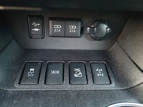 Used 2018 Toyota Highlander XLE image 30