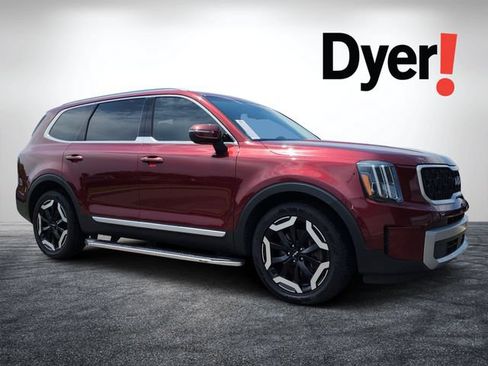 Used 2024 Kia Telluride EX w/ EX Captain's Chair Package FWD image 1